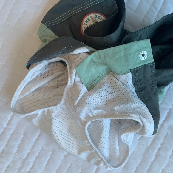 StarWars Baby Yoda GAP matching Swim Shorts and Rash-guard - Picture 5 of 12